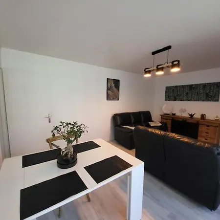 Confortable,renove,parking Gratuit Apartman *