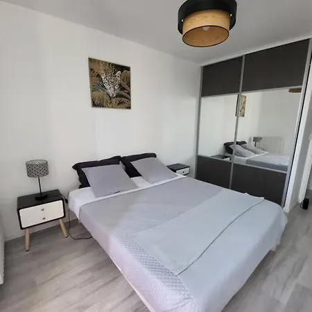 Apartman Confortable,renove,parking Gratuit *